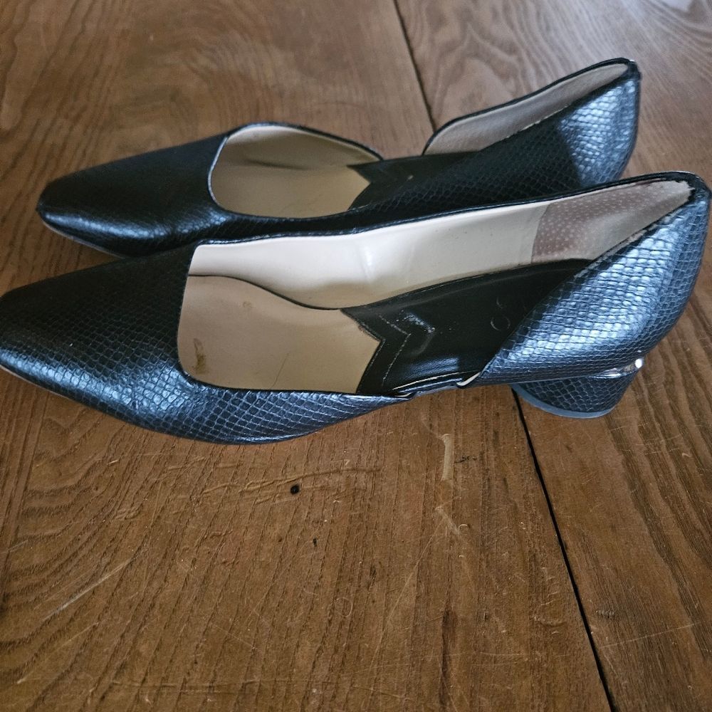 Franco‎ Sarto Black Textured Slip On Loafers Sz 9.5 Gold Accent Heel Flats *Read